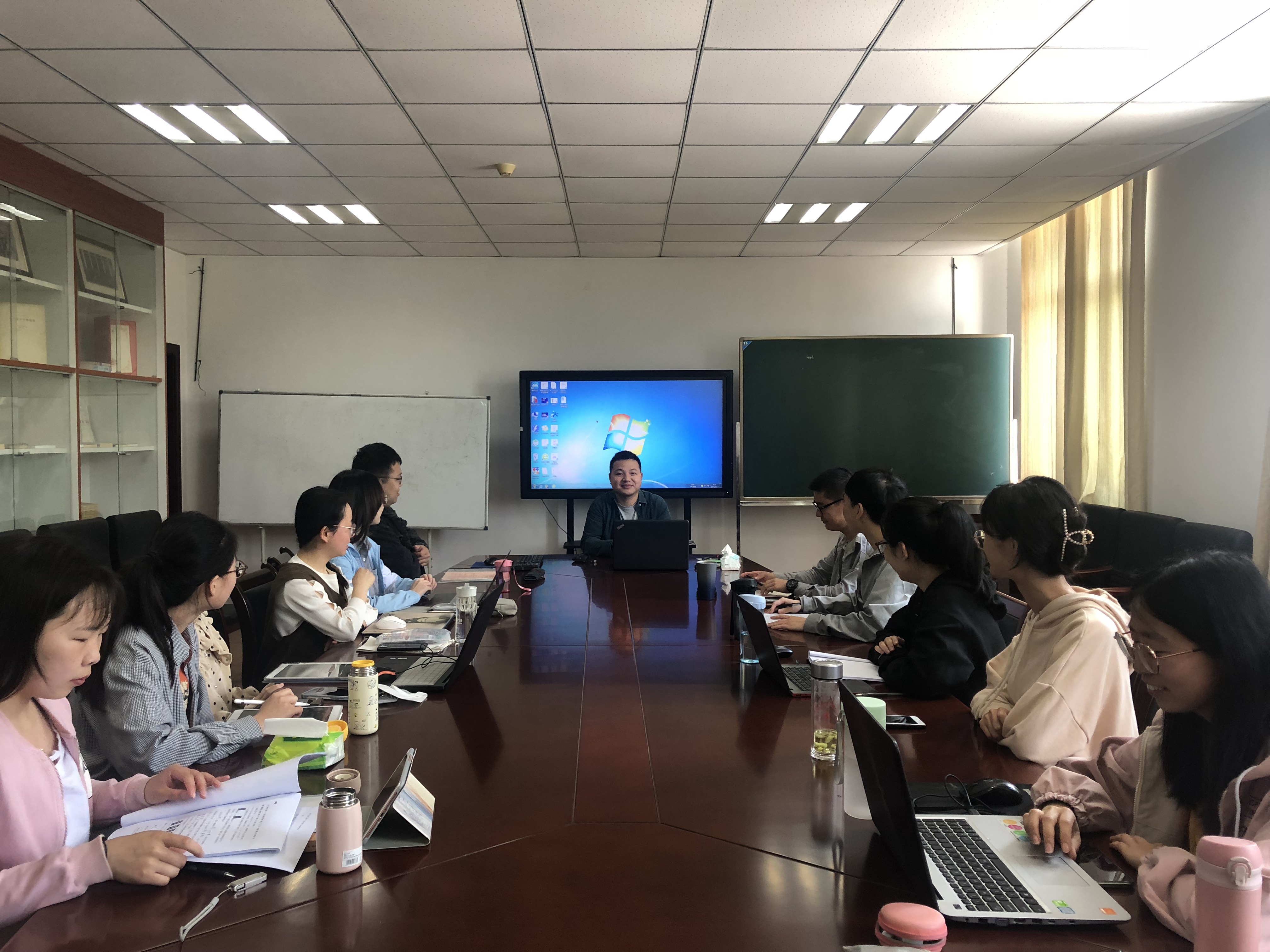 本次活动由蒋伟男老师指导,2020级古文字学专业全体硕士研究生参加了